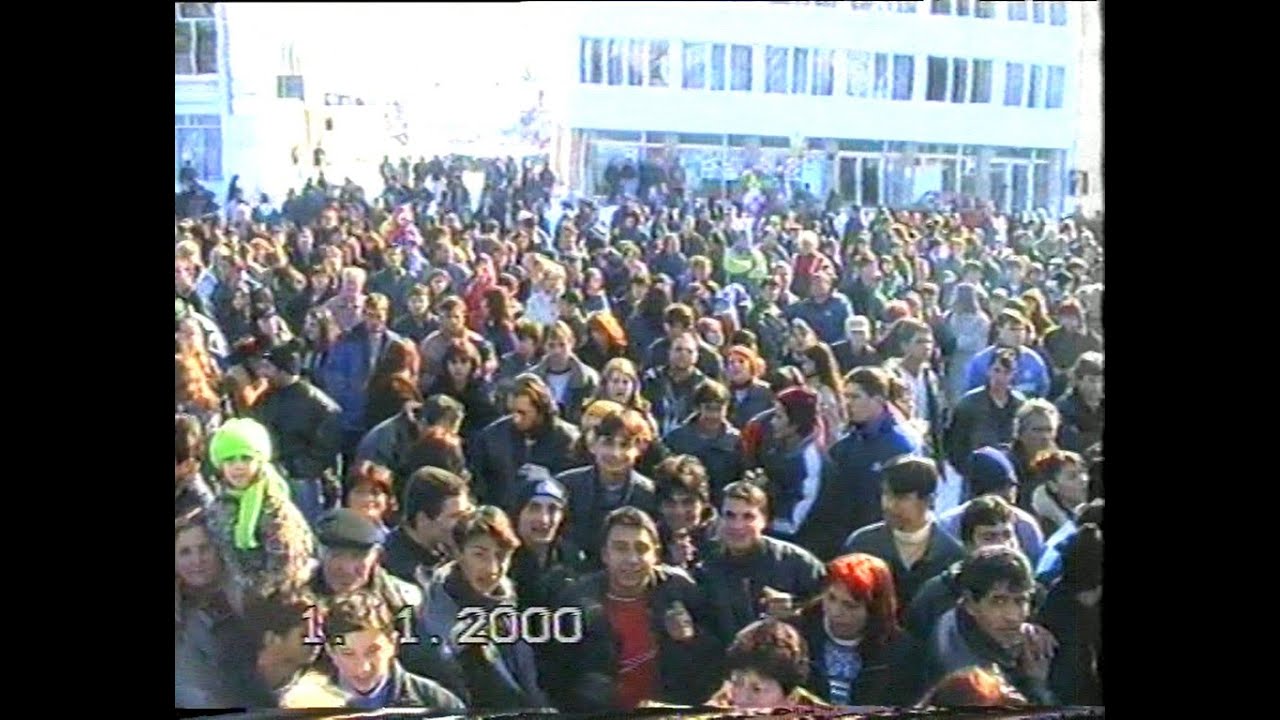 Сурва 2000 г. в град Симитли на площада