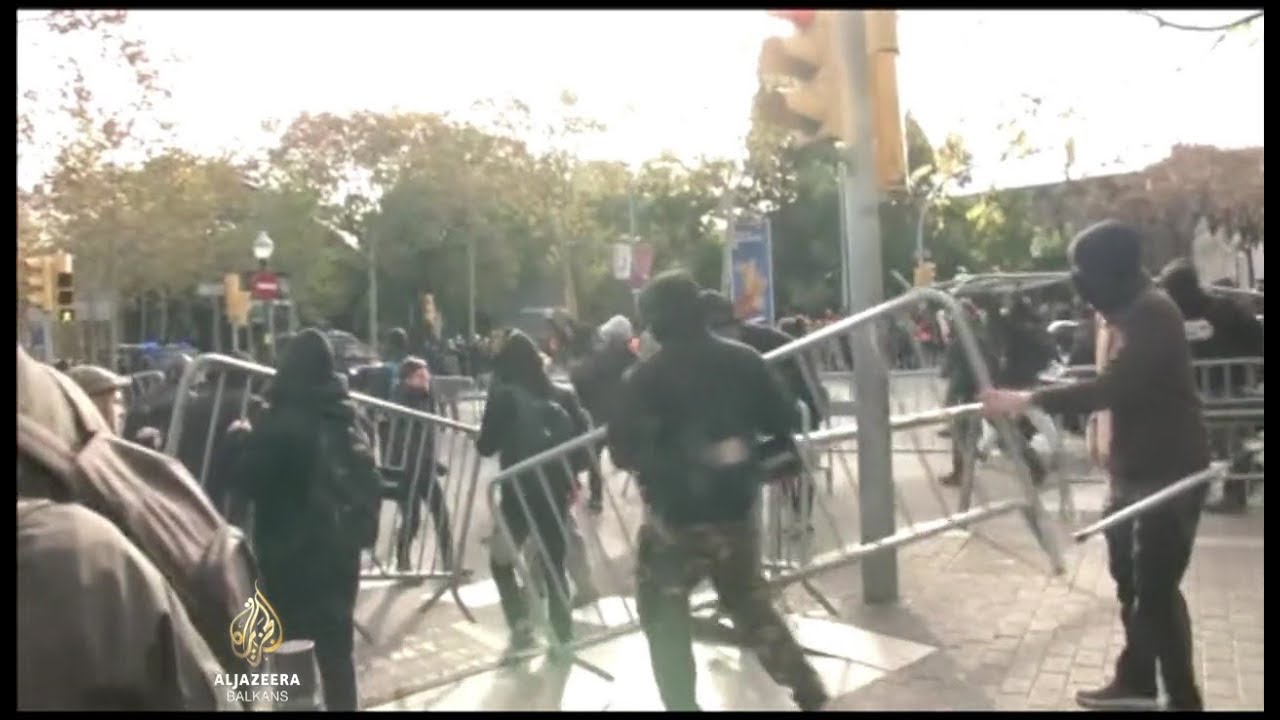 كاتالونيا: احتجاجات على اجتماع مجلس الوزراء في برشلونة