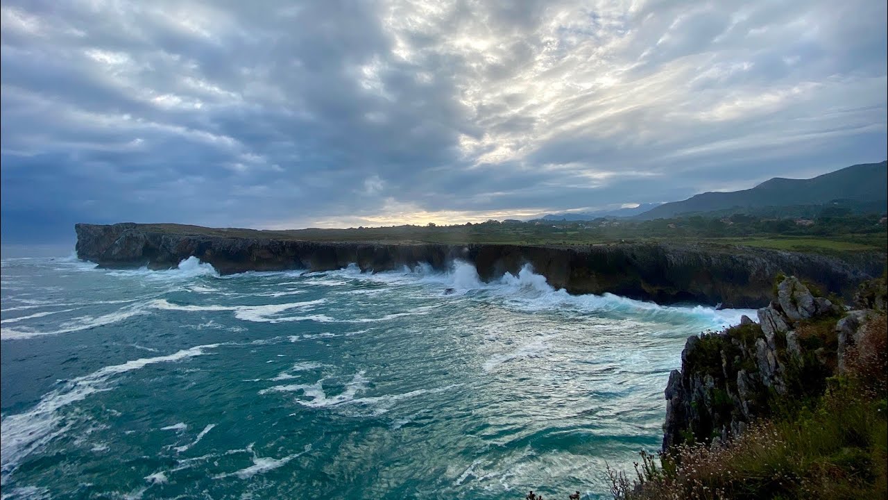 Bufones de Pría y playa de Guadamía. Llanes (Asturias)