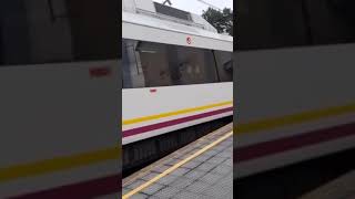 Tren Renfe: Feve 3800 C-2 Santander-Cabezón de la Sal saliendo de Virgen de la Peña (Cantabria)