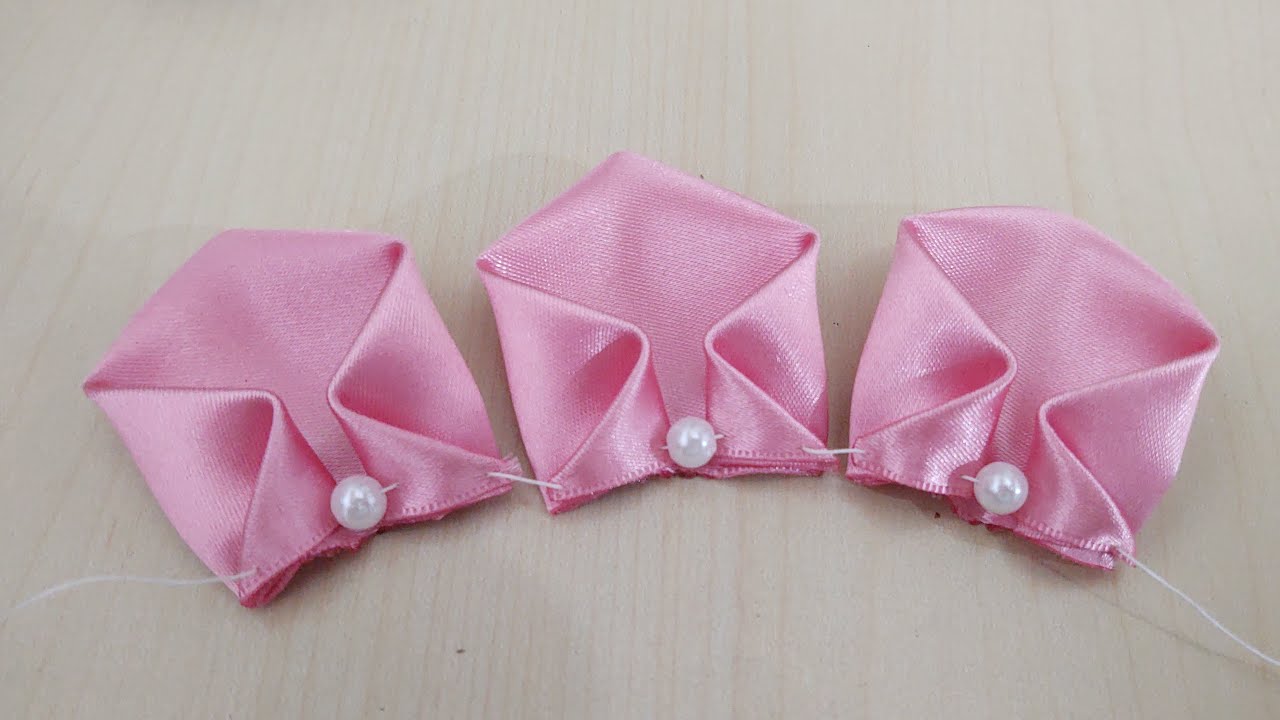 Flor Aline 3, Com Fita De Cetim E Pérola, Sandra monteiro