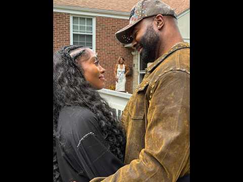 When Mike and Domini arrive in Chicago to meet her family!