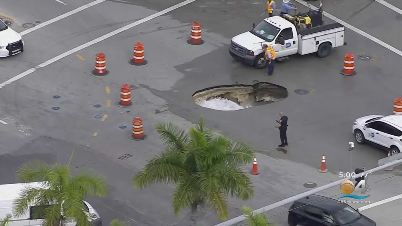 Roads Closed As Crews Work To Fix Water Main Break - YouTube