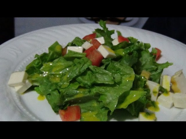 Receta ensalada de lechuga tomate y queso - YouTube