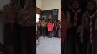 Keseruan Membuat Poster Anti Narkoba di Kelas VIII B