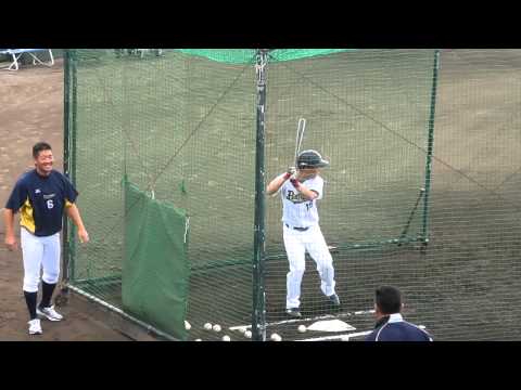 打撃練習する柿原選手（育成）。オリックスバファローズ春季キャンプ2013