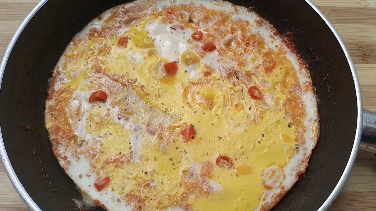 How To Make Menemen ( Turkish Egg Dish with Cheese And Tomato Sauce ...