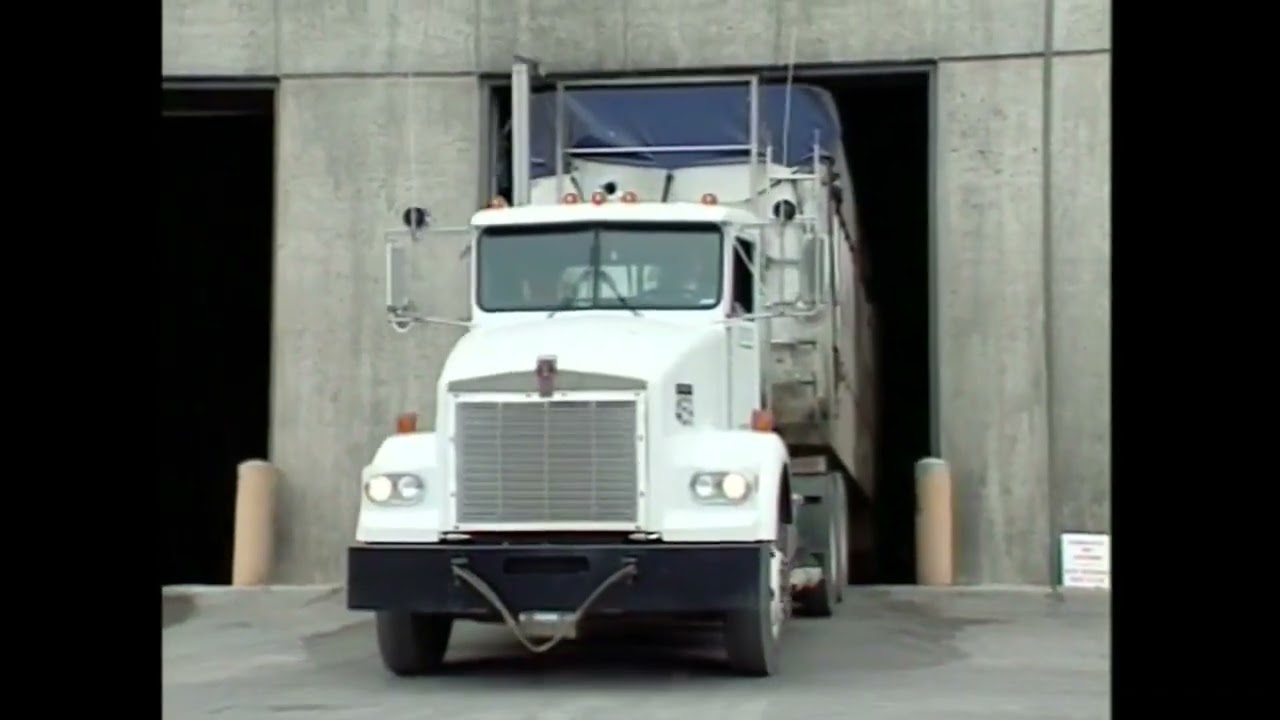 Mighty Machines S1 E11 At The Garbage Dump