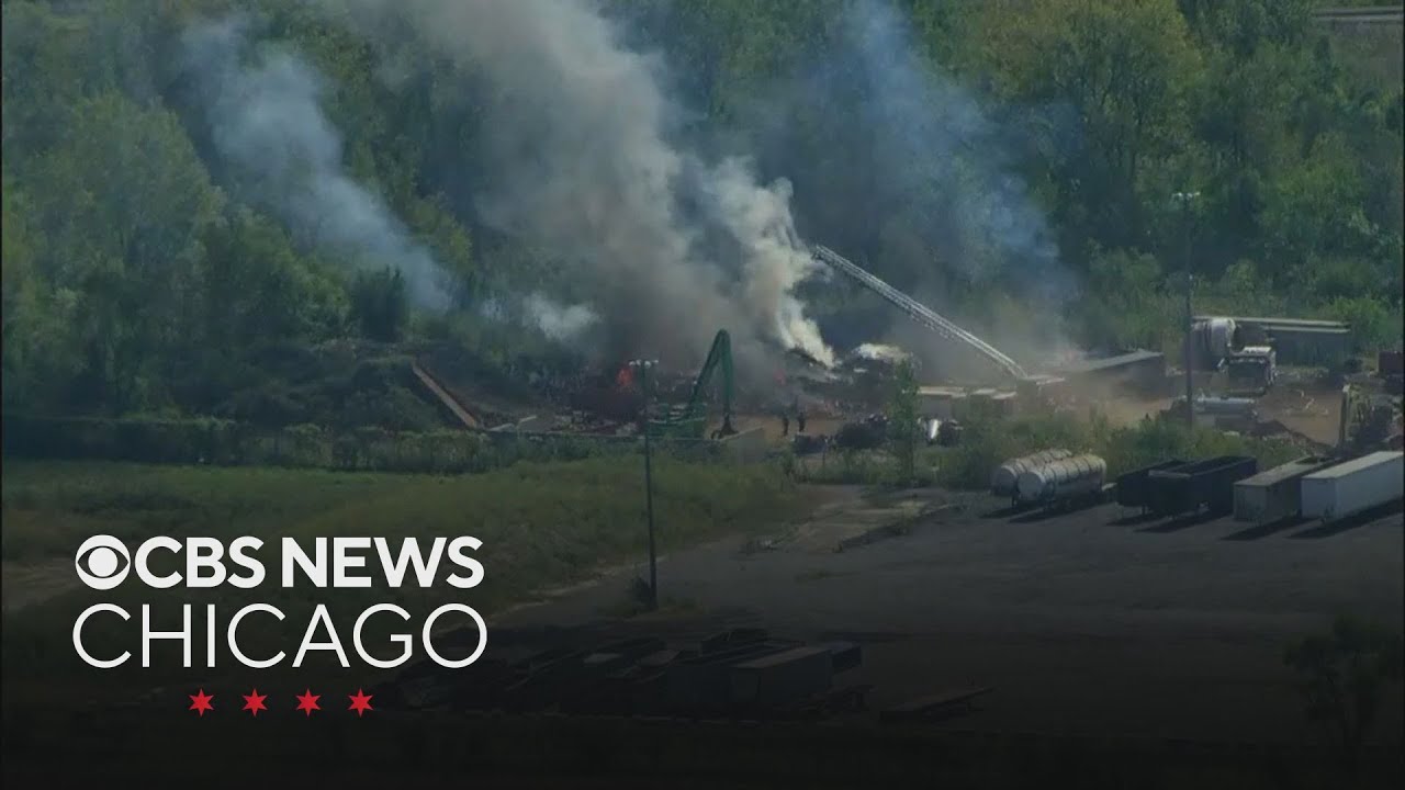 CBS Skywatch over fire in Ford Heights | CBS News Chicago - YouTube