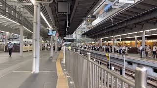8番乗り場から発車。225系6000番台宝塚線区間快速当駅止まり大阪駅発車。