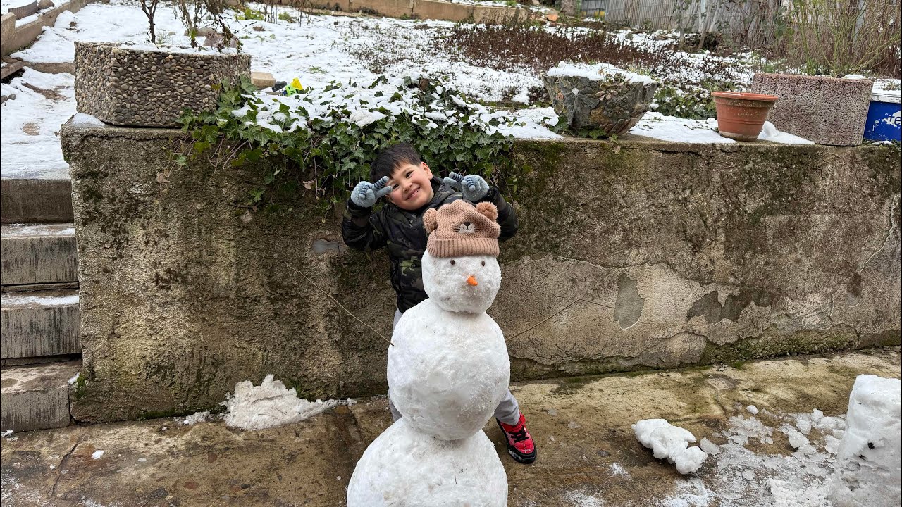 یک ولاگ دیگر از برف بازی اول سال ۲۰۲۶ و درست کردن کباب در هوای برفی 😋😍🍗