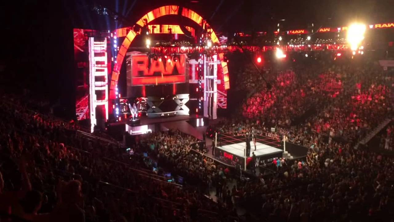 8/1/2016 WWE Raw (Atlanta, GA) Atlanta fans doing the Tomahawk Chop