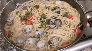 عيد حب سعيد عليكم باطعم و أسهل أكلات - سباجيتى بالجندوفلى و سمك Spaghetti alle vongole Pesce