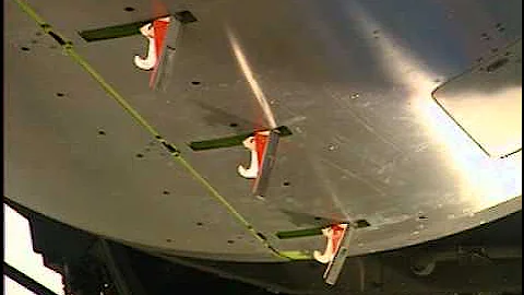 AIRCRAFT | A330 GE CF6 Engine - Opening of the Core Cowl Doors