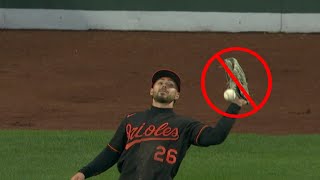 Should You "Use Two Hands!" To Catch A Baseball?