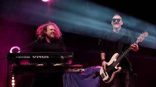 Love Me Again - Latające Talerze J. Newman Cover