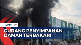 Detik-Detik Petugas Damkar Berusaha Padamkan Api Besar di Gudang Penyimpanan Damar Makassar!