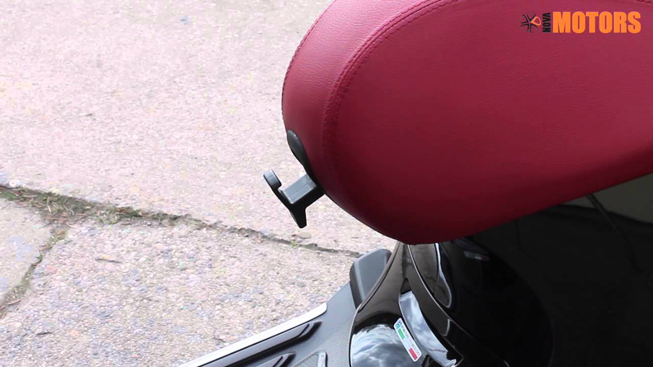 Vespa Primavera - Gepächhaken - YouTube