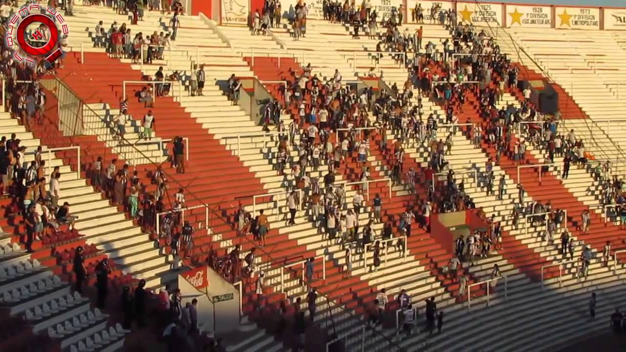 Enfrentamiento de hinchas de Alianza Lima en Huracan - www.laquemaweb.com.ar