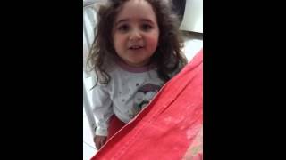 Valentina Canta Chuva De Arroz - Luan Santana.