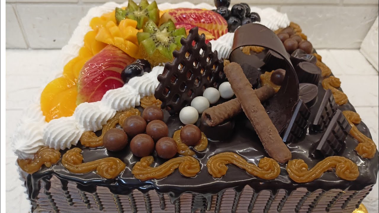 تورته نص فواكه ونص شكولاته بتزين افخم من محلات الحلواني الشكل النهائي بهرني 😯