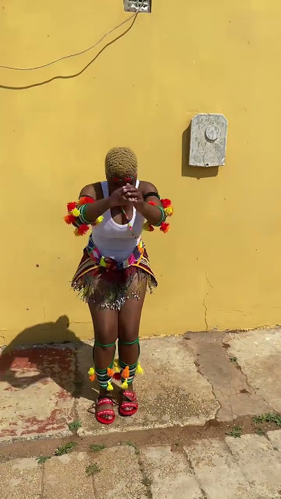 Amahle Gxaba esinela ingoma ka Lamlani Zkode ethsi amaBhaca