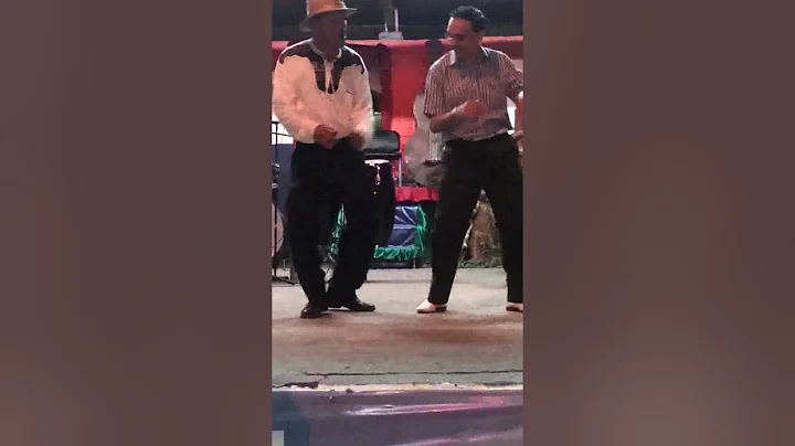Octavio bailando