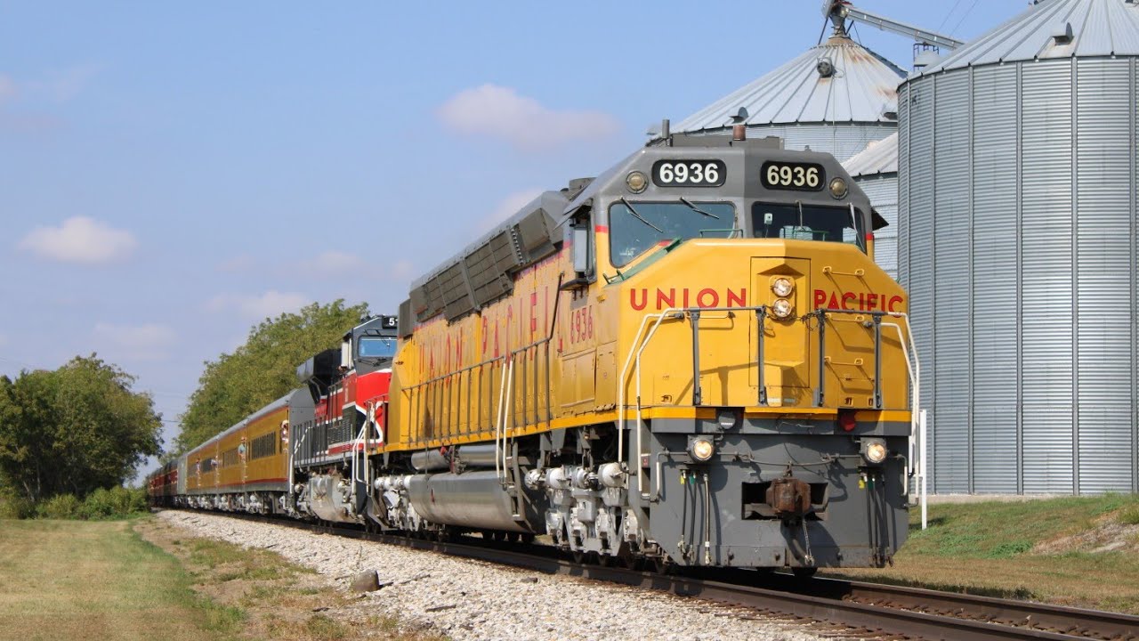 Union Pacific DDA40X Centennial 6936 with the Quad Cities Rocket at Mineral, Illinois on 9/21/25
