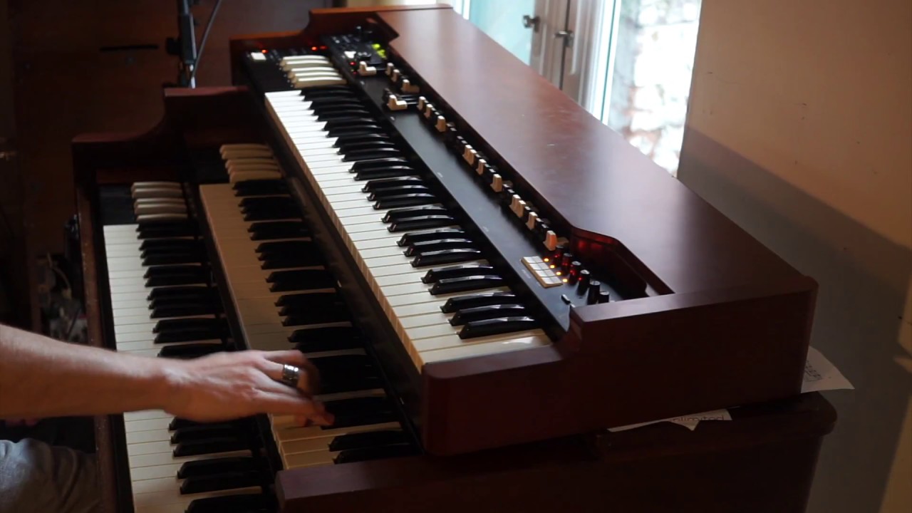 Орган Хаммонд фото. The Tone Wheel in the Hammond Organ.