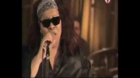 Willy Crook y Deborah Dixon (en estereo, canal 9)