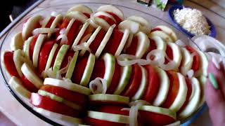Вкуснейшая запеканка из кабачков+сыр+помидоры+лук. Вкуснейшая запеканка из кабачков+сыр+помидоры+лук.
