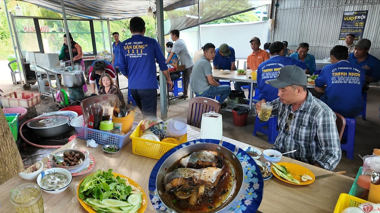 Quán cơm ở quê đầy đủ các món và có không gian thoáng mát I Long Xuyên TV 