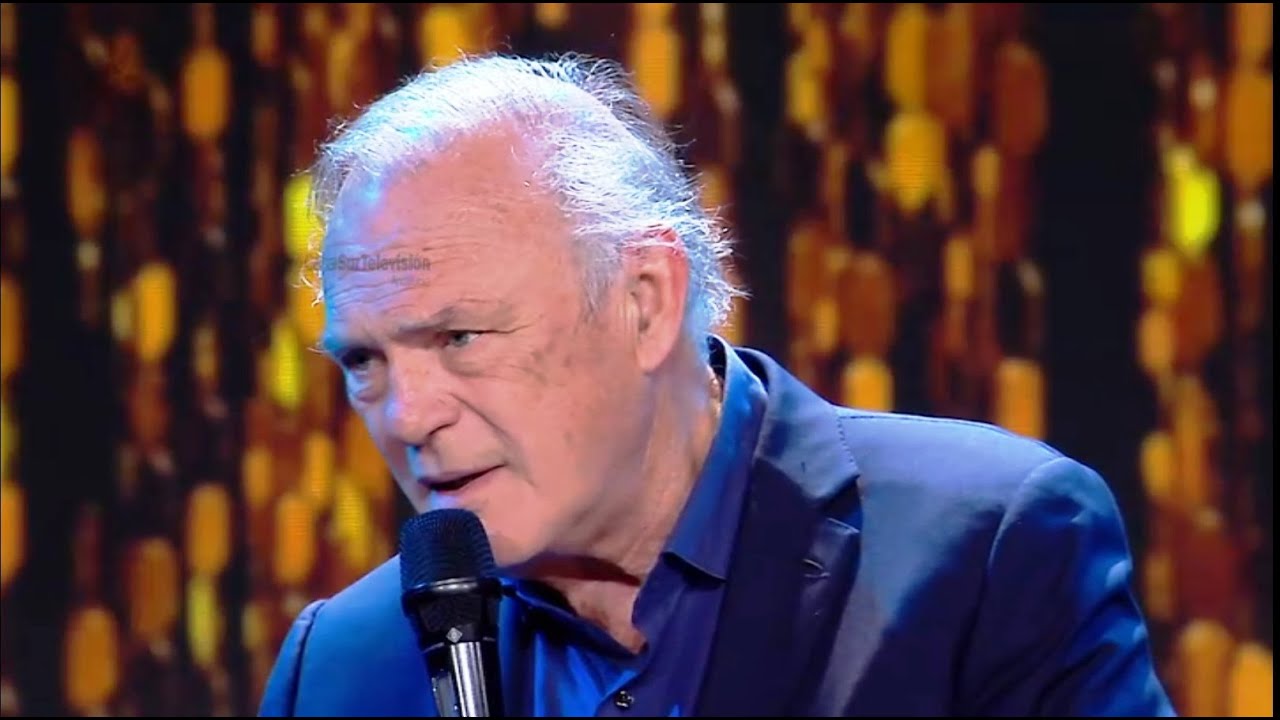 El gran periodista Pedro Piqueras canta un bolero