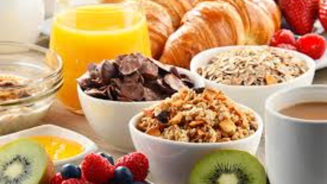 Какие продукты едят на завтрак. Правильный завтрак. Продукты на завтрак. Полезные и вредные продукты на завтрак. Вредная еда на завтрак.