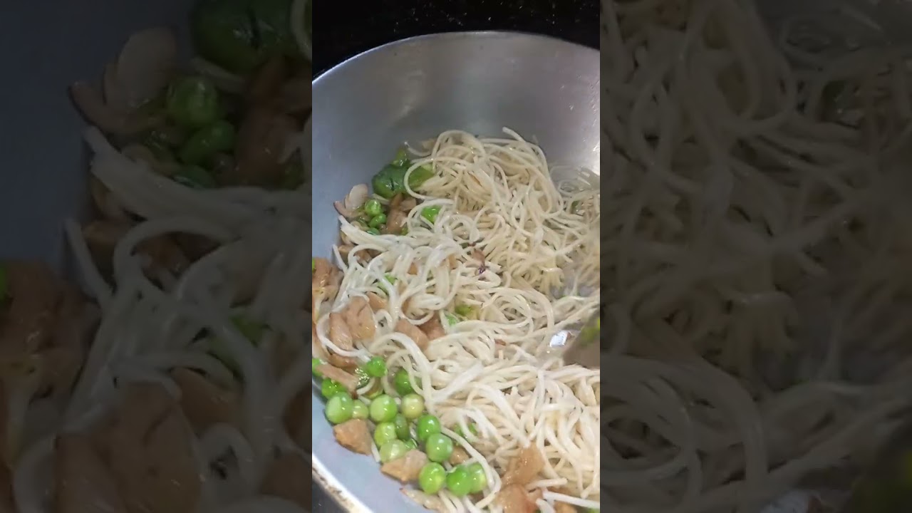 Ma er chowmin  banano......