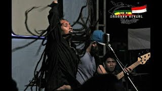 Revolution Colour - No Woman No Cry (Cover Bob Marley ) Signature Moment