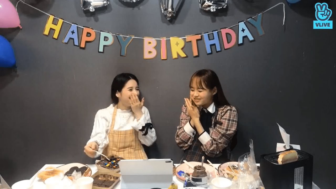 Heejin’s “concrete brownie” (feat. Chuu) - YouTube