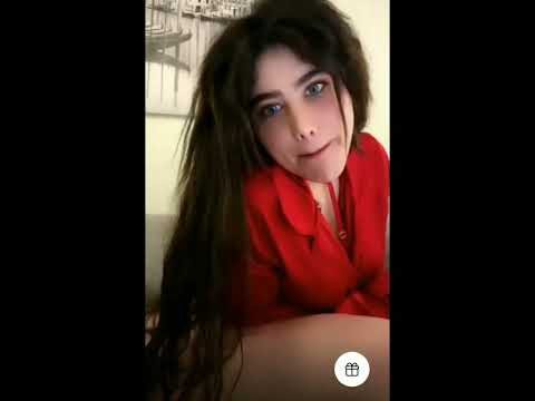 الملكة انجى خورى بالاحمر النارى 