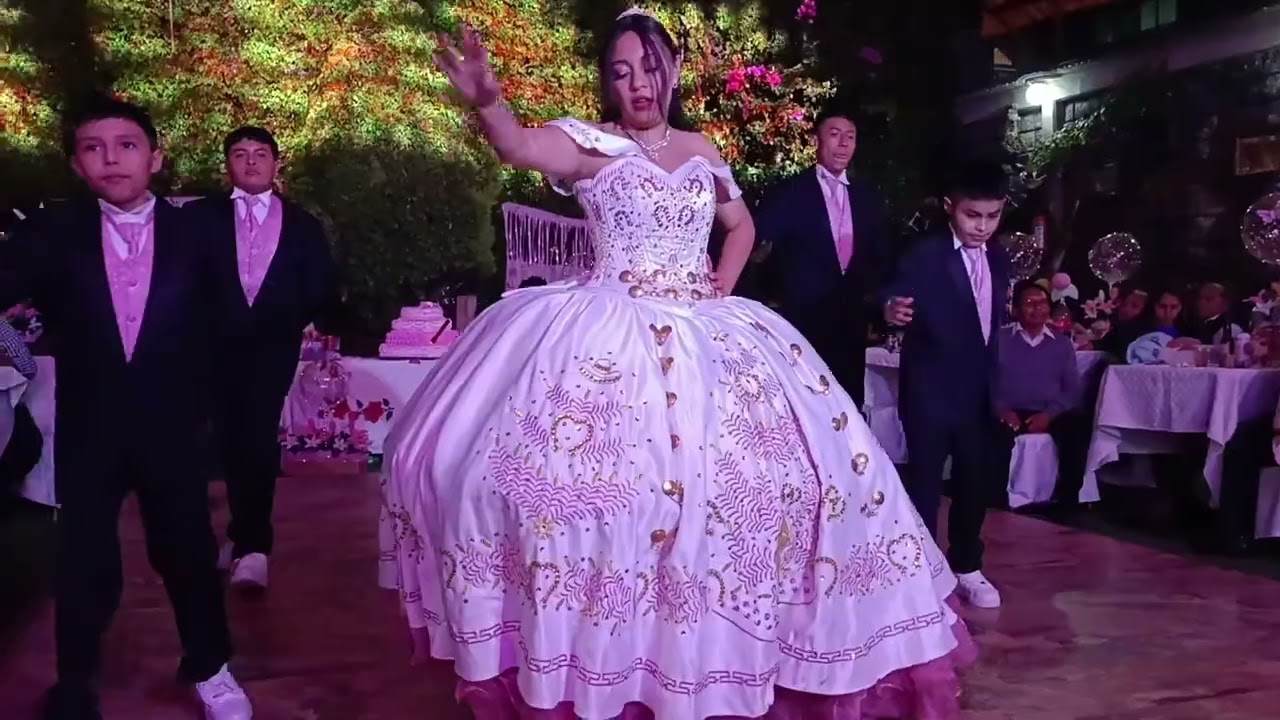 Vals de entrada *María Guadalupe* If only - Dove Cameron 