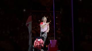 Harry Styles LOSES It After Seeing THIS Wild Fan Sign 😳😂 Harry Styles LOSES It After Seeing THIS Wild Fan Sign 😳😂