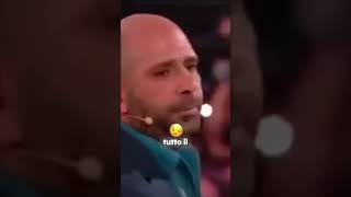 Checco Zalone svela la 'soluzione' all'integrazione. Da non perdere!