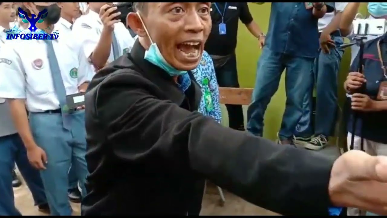 Siswa & Alumni MAN 1 Metro Demo Kepsek Sarjono Dianggap Otoriter