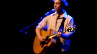 Amos Lee sings &quot;Kid&quot; at Atlanta&#39;s Variety Playhouse, 5/7/09