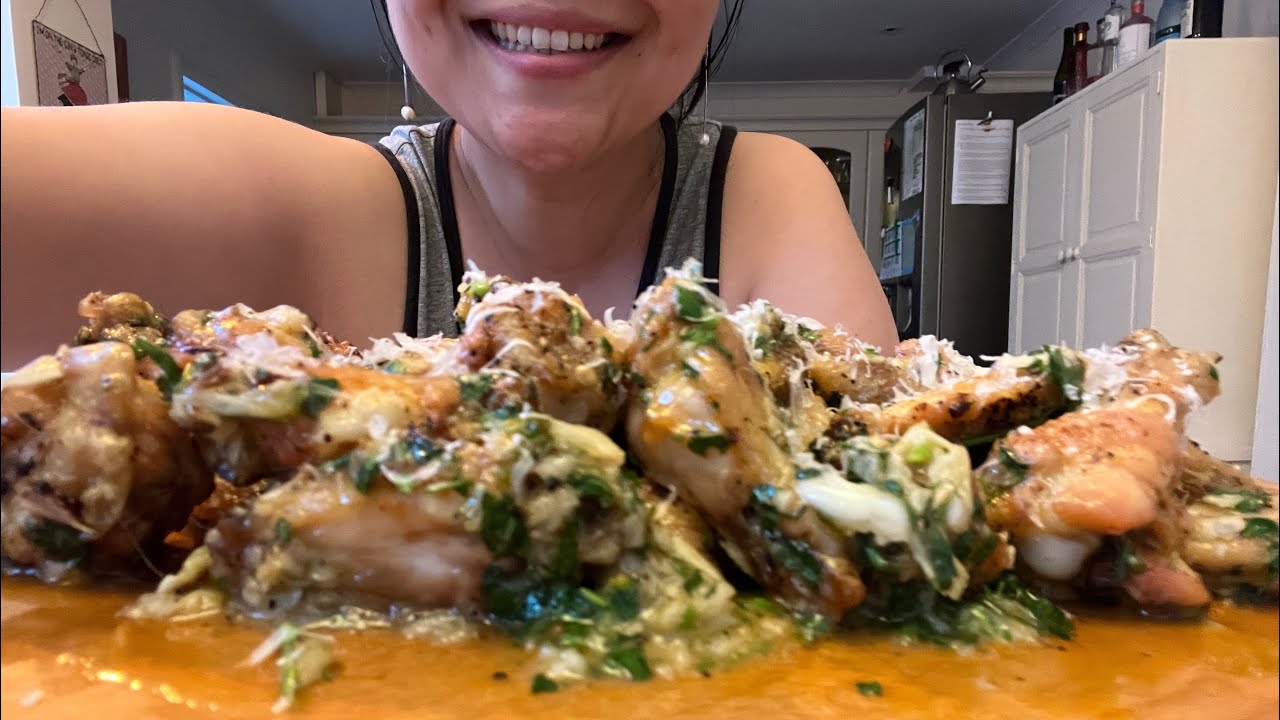 ASMR MUKBANG EATING GARLIC PARMESAN CHICKEN WINGS | GENTLE WHISPER | RELAXING EATING SOUNDS