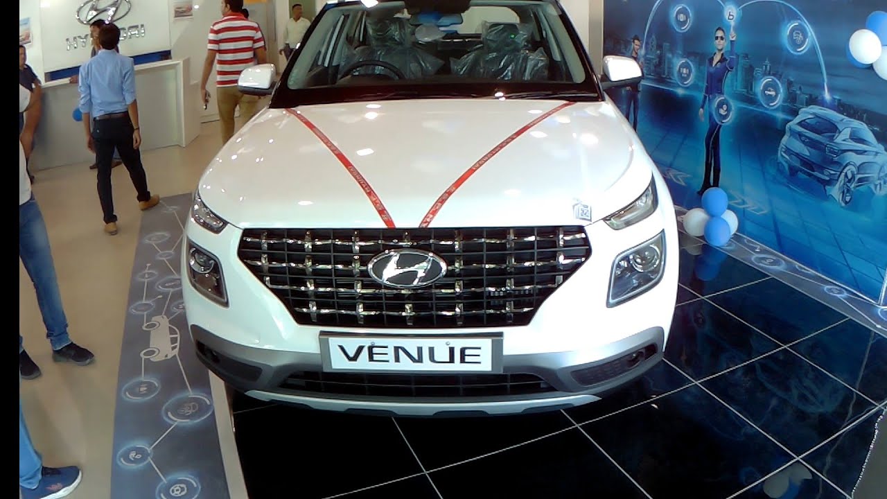Hyundai Venue Launched with 4 engine option, MT & AMT, Sunroof, Touch
