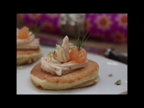 Blinis con paté de salmón