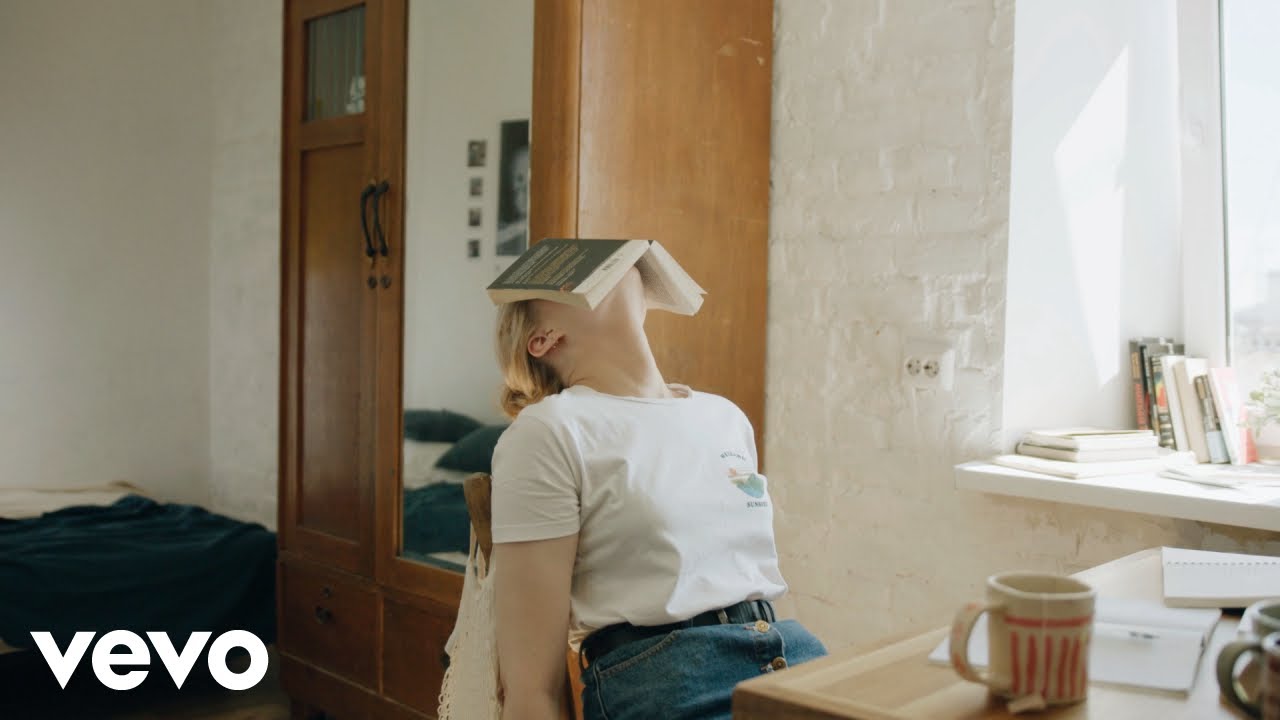 YouTubeでLittle Hag - 1000 Birds (Official Visualizer)を視聴 YouTubeでLittle Hag - 1000 Birds (Official Visualizer)を視聴