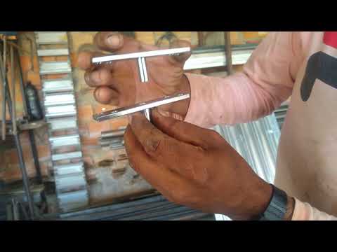 Vídeo: Como faço para encaixar uma dobradiça pivô?
