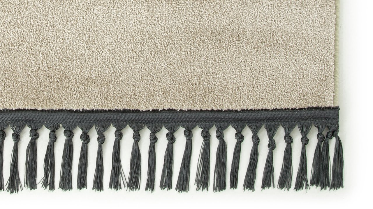 Riga tailor made rug with fringe