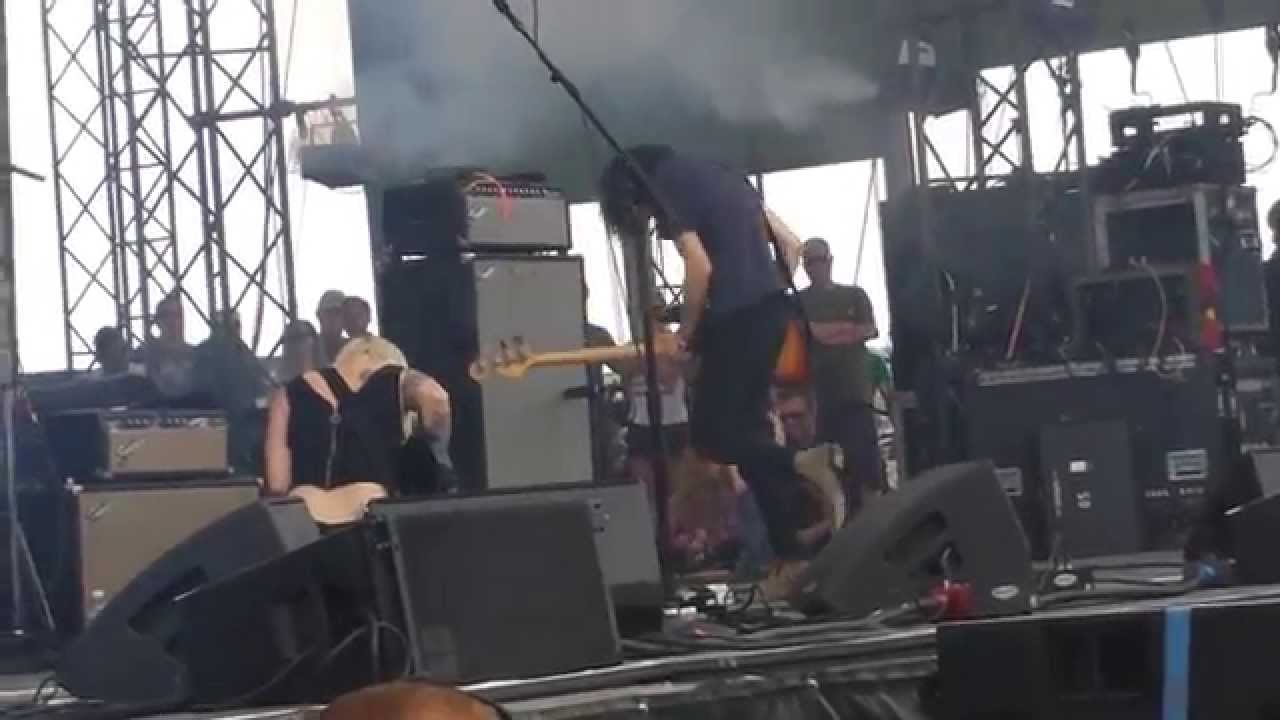 Brody Dalle performing at the 2014 Sasquatch festival (Josh watches their kids)